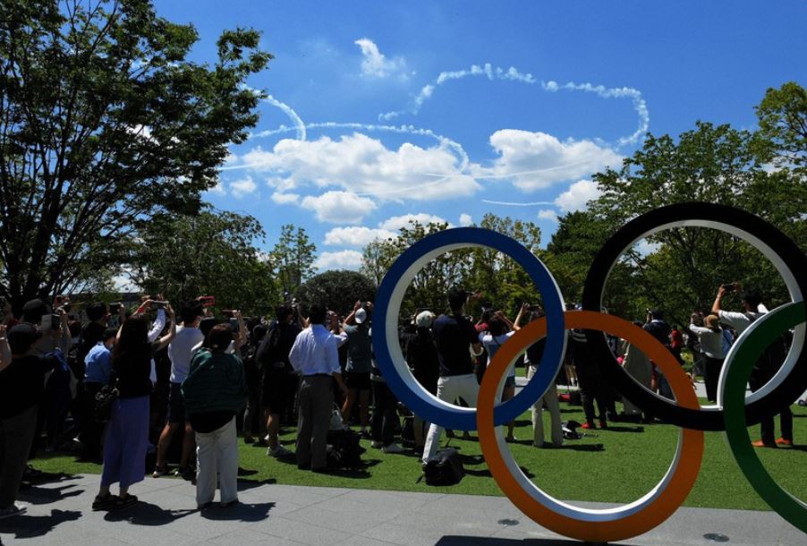 Japanese Fighter Pilots Create Olympic Rings Over The Tokyo Sky 3