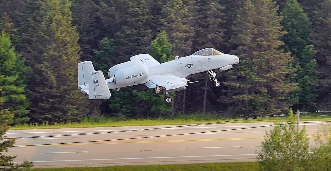 Watch How A-10 Thunderbolt II Use A Highway As A Runway-2