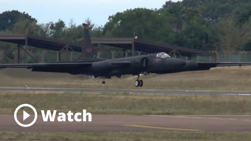 Watch: U-2 “Dragon Lady” Pilot Aborts Landing After Plane Bounces Off Runway